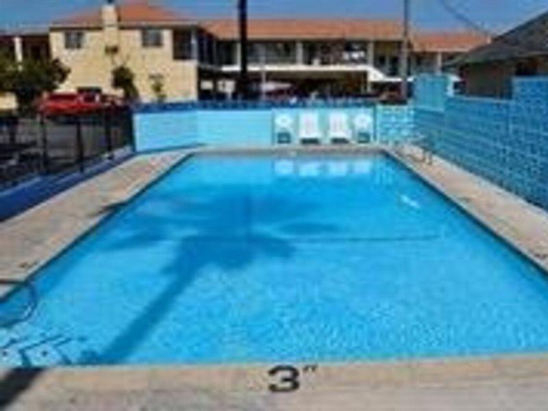 Super 8 Santa Cruz/Beach Boardwalk West Exterior photo