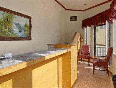Super 8 Santa Cruz/Beach Boardwalk West Interior photo
